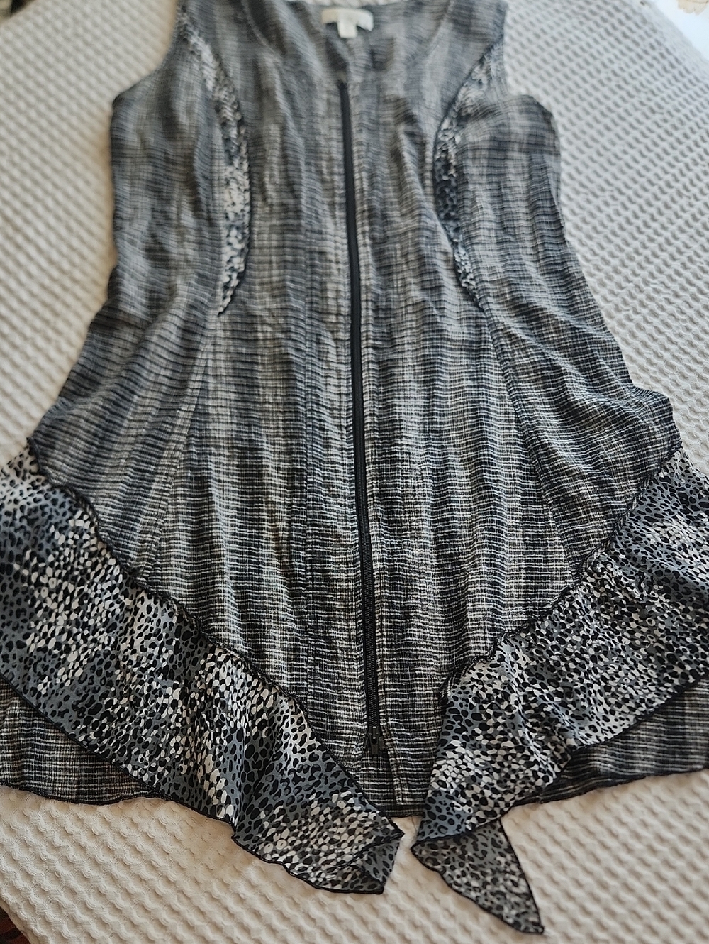 Boo Radley Sleeveless Textured Zip-Front Dress with Animal Print Ruffle Sz 12